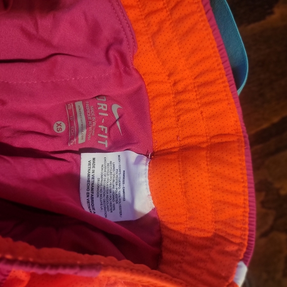 2-pack Nike DRI-FIT women's shorts. - Picture 5 of 7